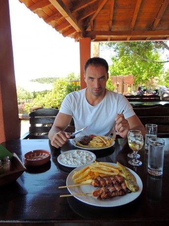 Dietní oběd v taverně v Parthenonas