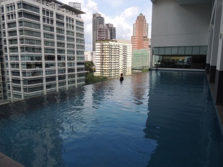 Kuala Lumpur -bazén v našem hotelu- 9.patro