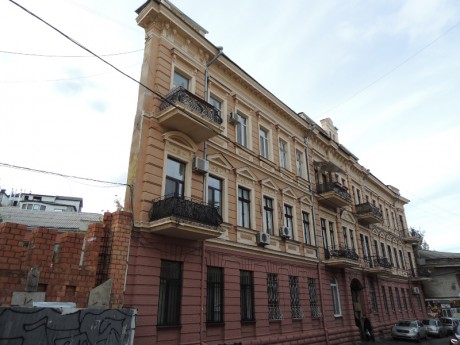 "Dům s jednou zdí"  -Vorontsovskia ulice