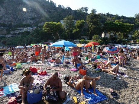 Isola Bella a pobřeží Taorminy v srpnu :-)))