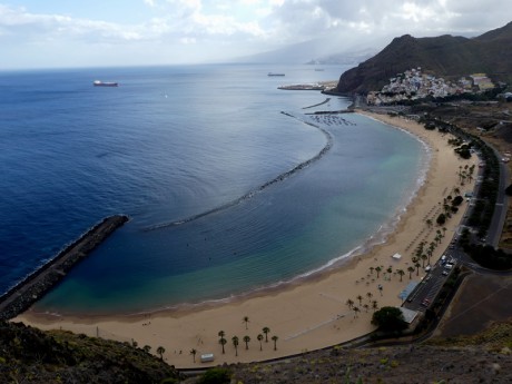 Playa de Las Teresitas- umělá vytvořená pláž dlouhá cca 1,6 km