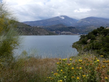 Embalse de Rules- podhůří Sierra Nevada