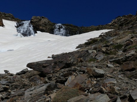 Dost otravné stoupání do sedla do úrovně asi 2950 m.n.m