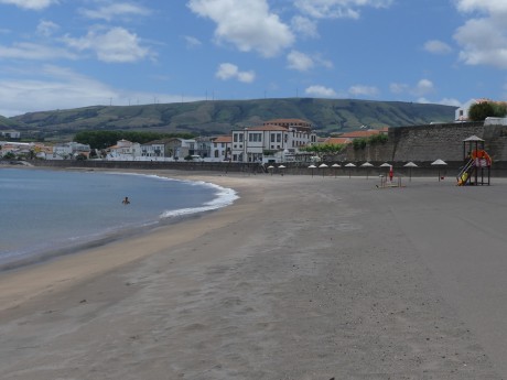 Praia da Vitoría, pláž, moc nás tady nebylo .-)