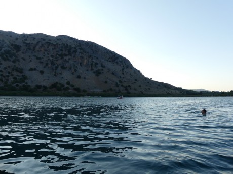 Sladkovodní jezero Kournas.