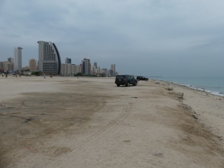 Městské pláže.., kde se nikdo nekoupe a jezdí se na ně autem