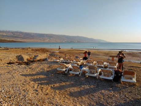 Mrtvé moře- hotelová pláž...
