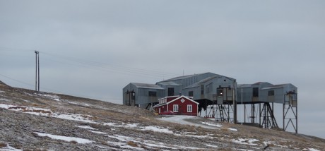  Longyearbyen- staré důlní stavby