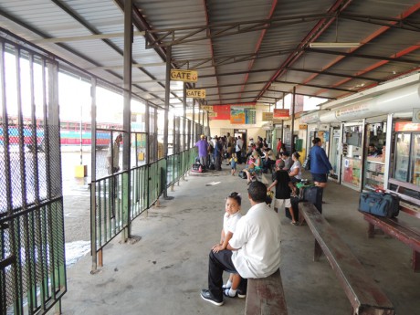 Čekárna na autobusáku-Belize City