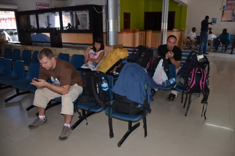 Čekání na námořním terminálu na bus do Guatemaly