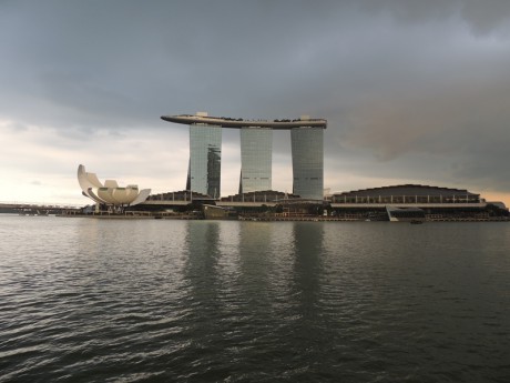 Hotel Marina Sands se známým bazénem na střeše