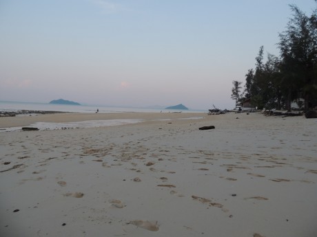 Ko Bulon, odliv- pláž před ubytováním