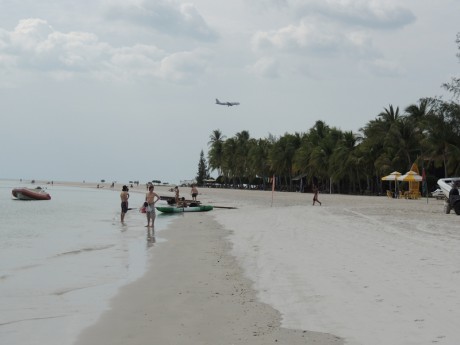 Langkawi- pláž cca 5 min od našeho ubytování