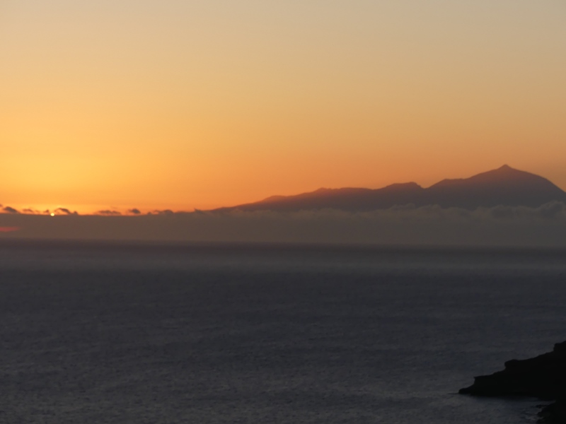 Opět západ z  balkónu s výhledem na Teide