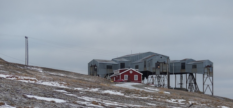  Longyearbyen- staré důlní stavby