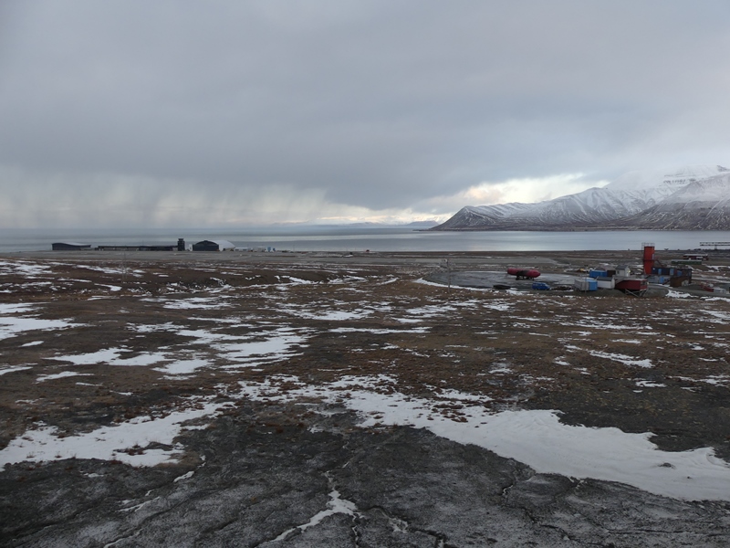 ..Vyhlídky, pěší výlet- k Valbard Globale Frøhvelv